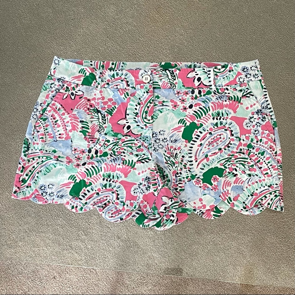 Crown & Ivy Scalloped shorts size 16